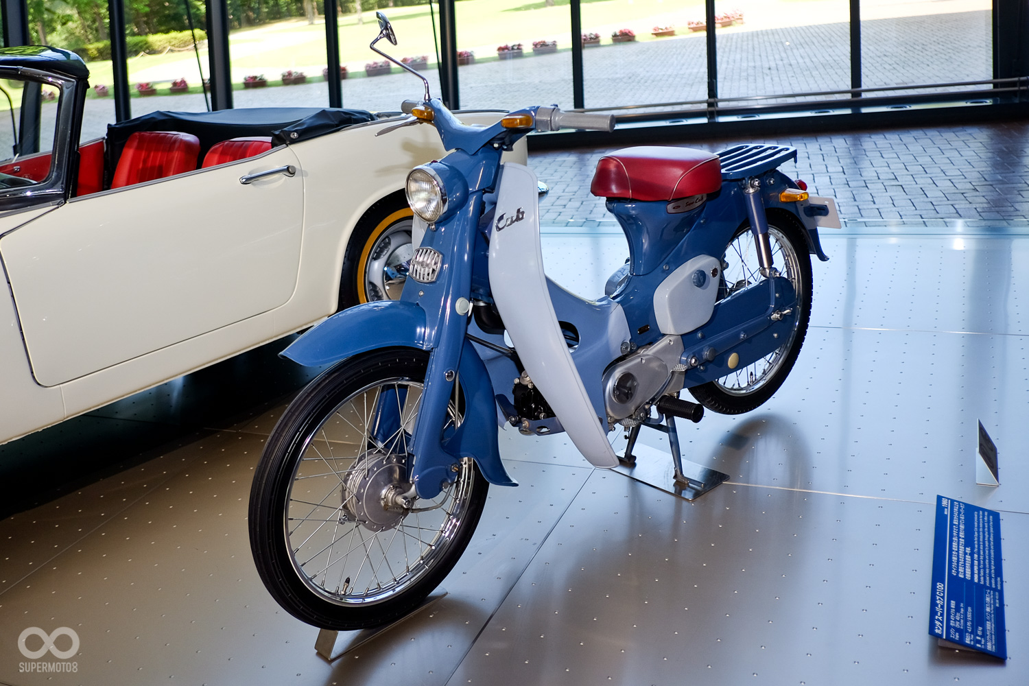 這台車應該很少人不知道，1960年首輛Super Cub 問世後因簡易的操作方式而大受歡迎，HONDA 開始在二輪市場站穩腳步