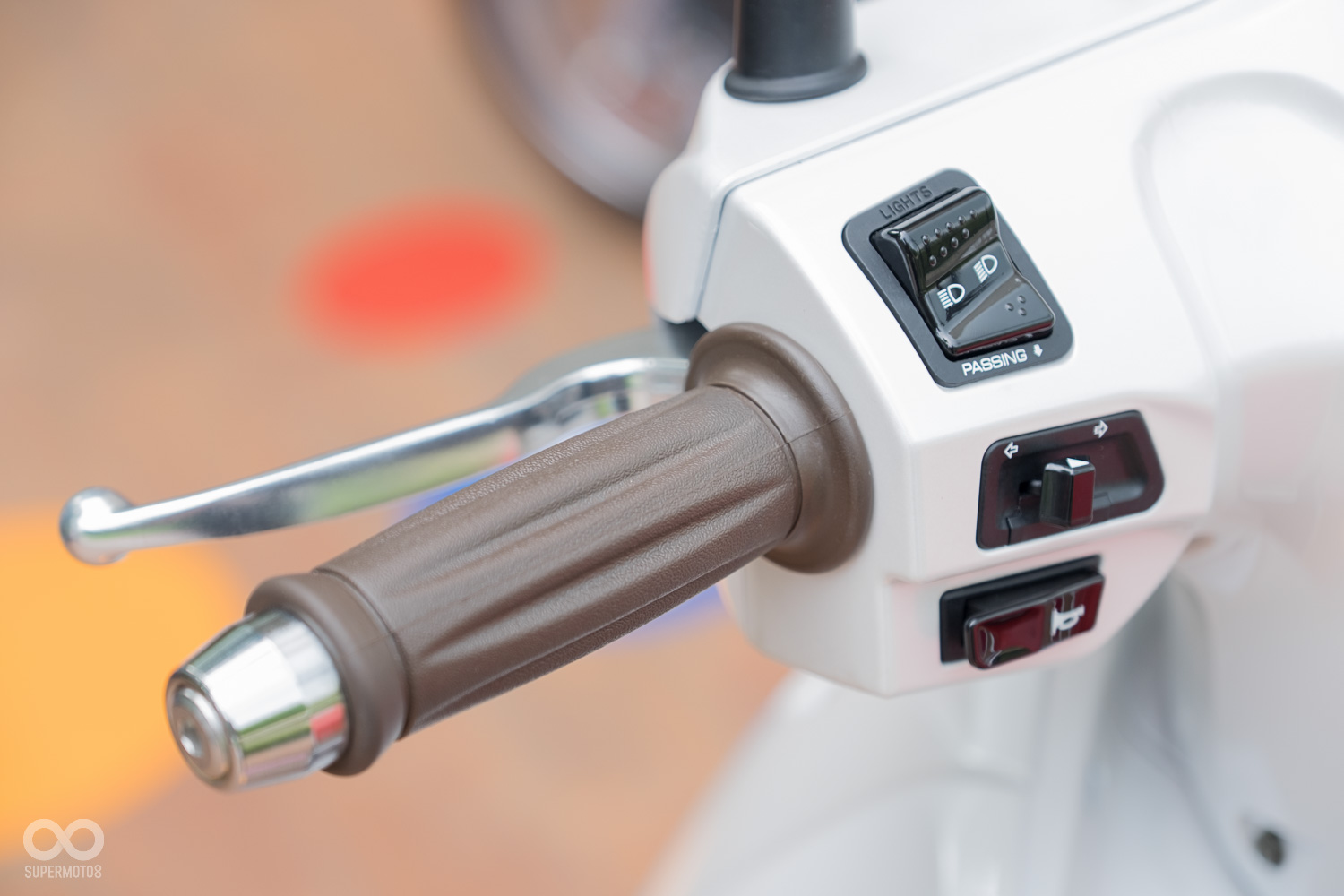 造型復古的壓花握把