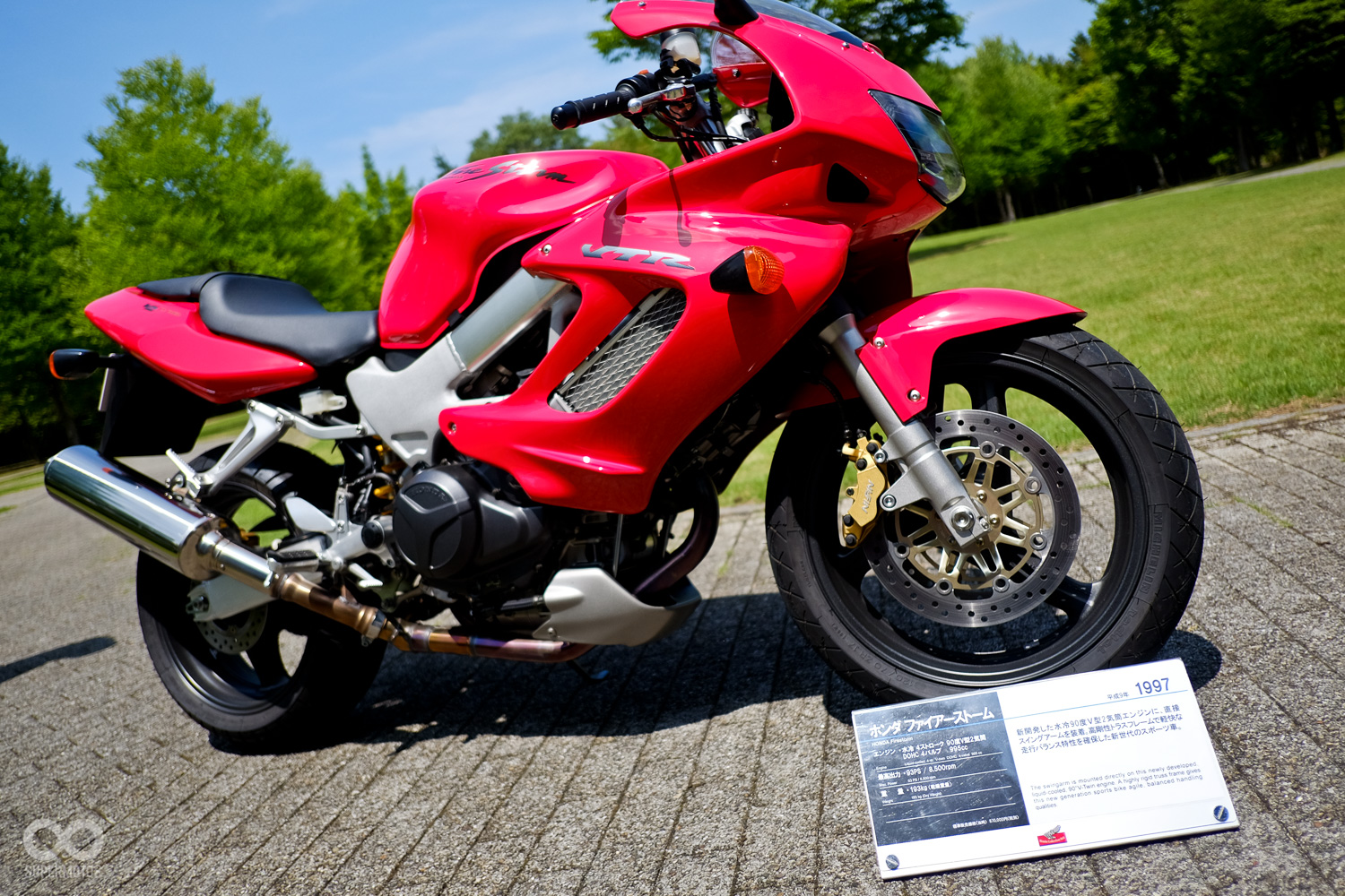 想不到這台車也這麼老了，九零年代末出廠的VTR1000 Fire Storm