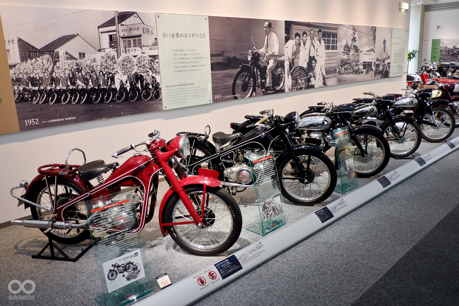 紅車為首款全部自製的HONDA 摩托車Dream D