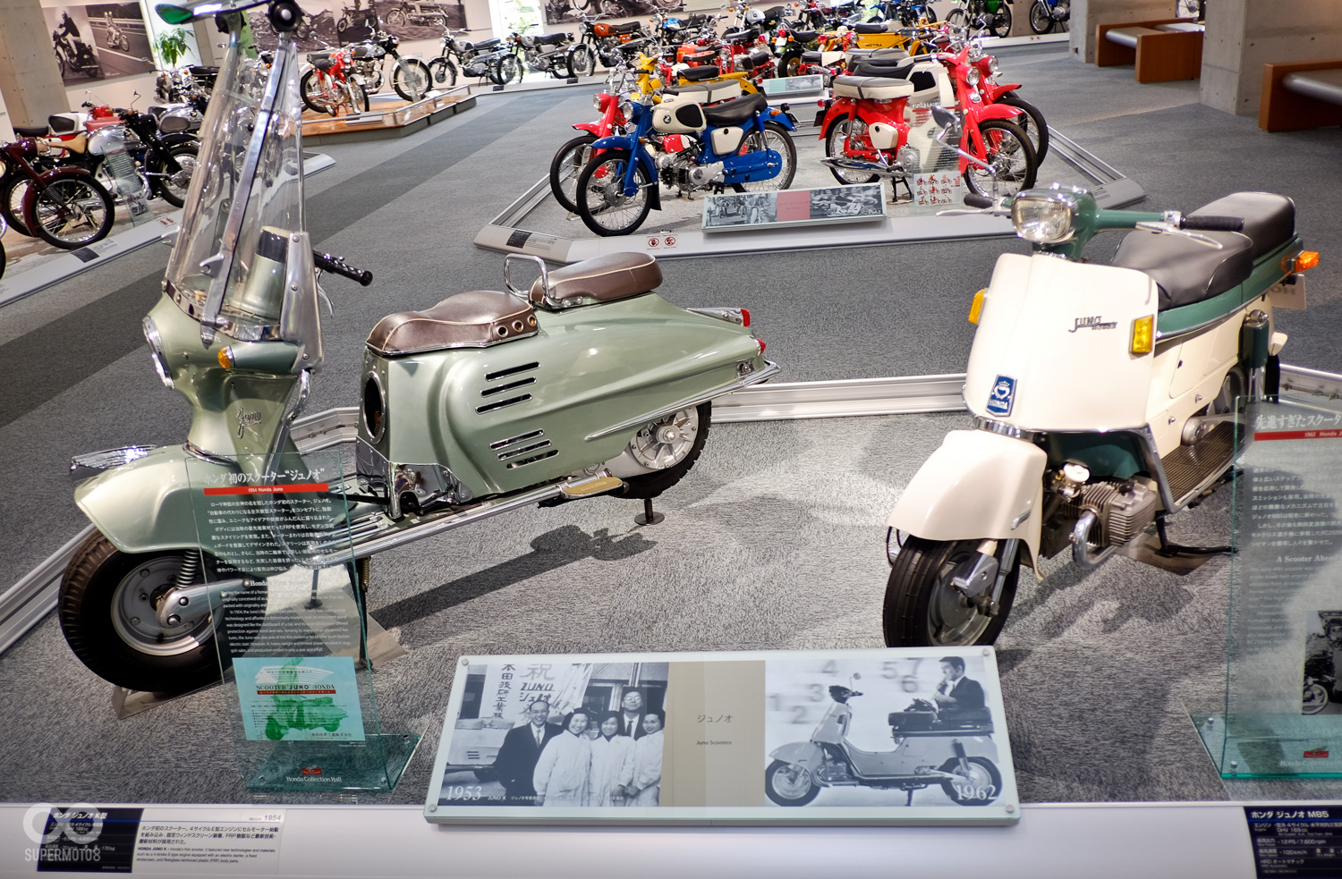 左為HONDA 第一台速克達，但操作方式與檔車無異，右邊為自動變速的速克達Juno