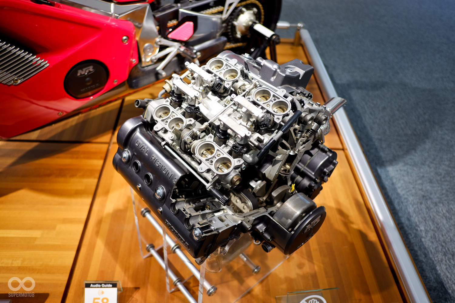 Ｖ型4缸，每缸八汽門，兩個火星塞，為力抗二行程引擎所研發出的科技結晶