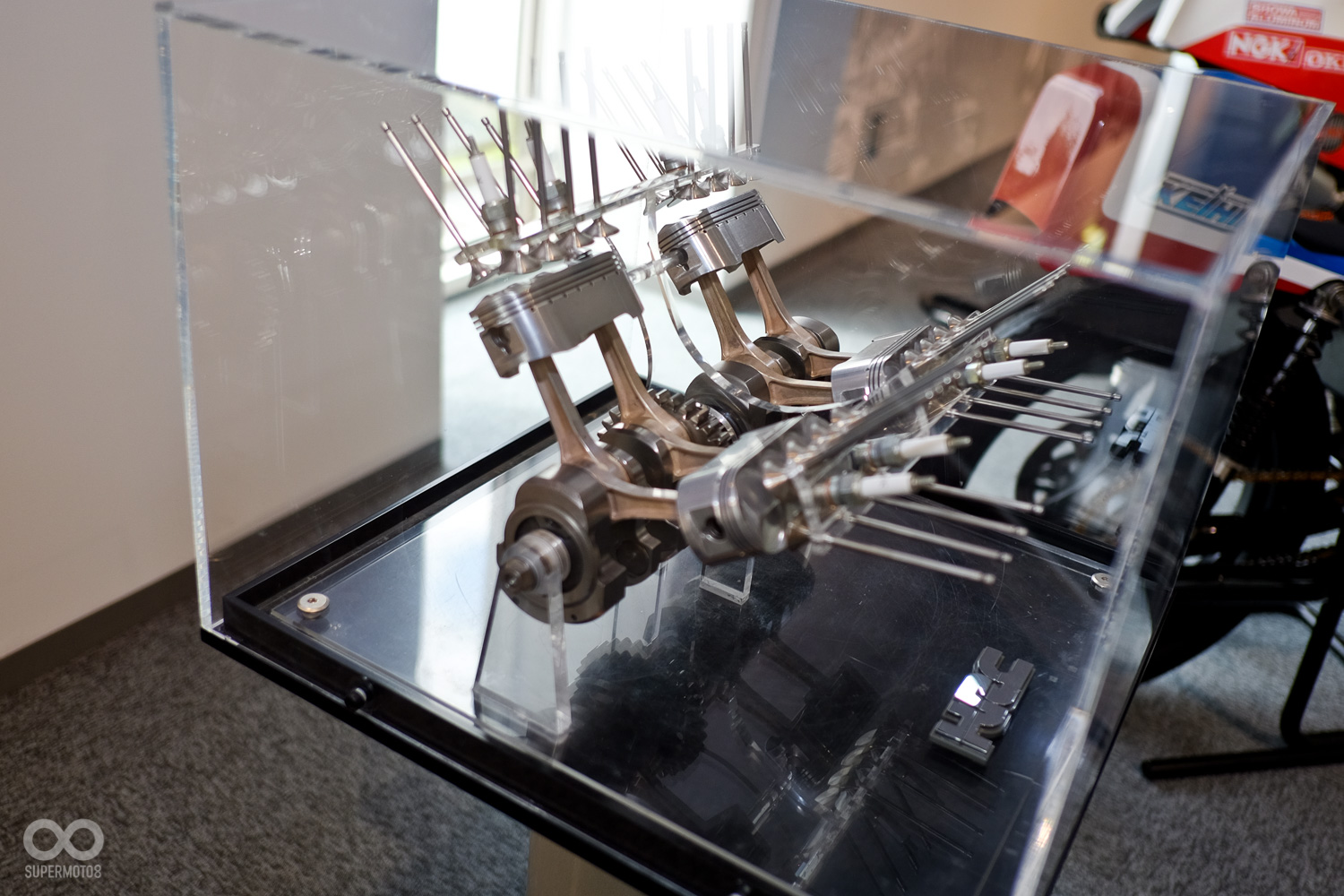 後面甚至出現V4 橢圓活塞32汽門引擎，這中間投注的心血怎麼也數不清吧