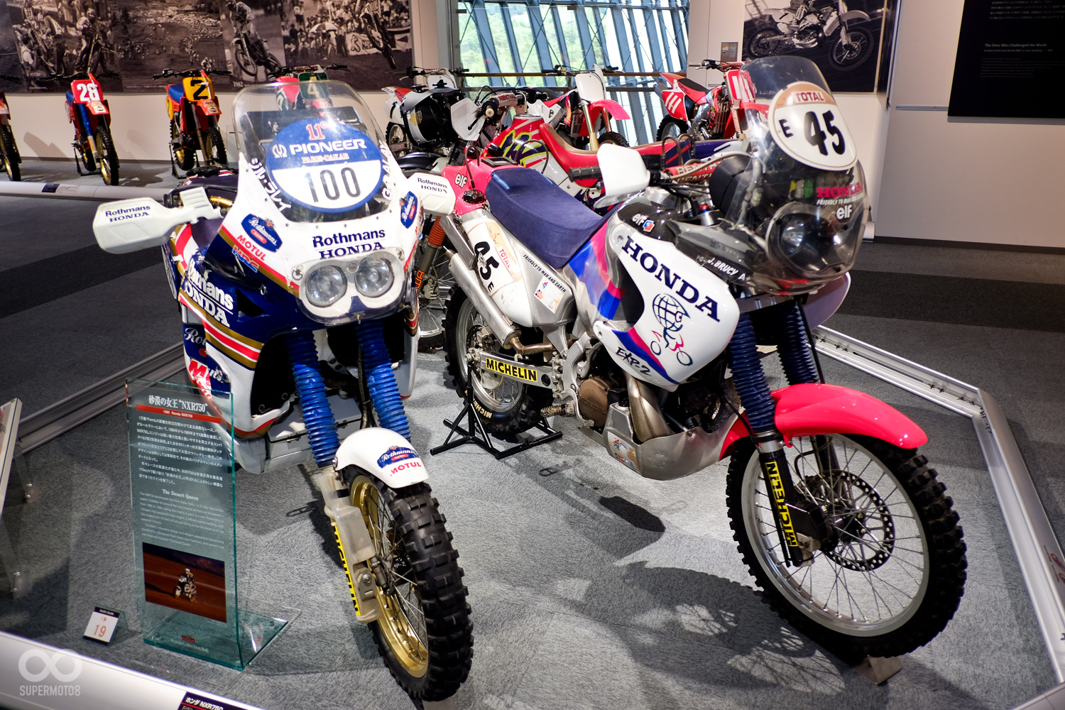 綽號沙漠女王的NXR750，Rothmans 配色真是放在甚麼車型上都好看