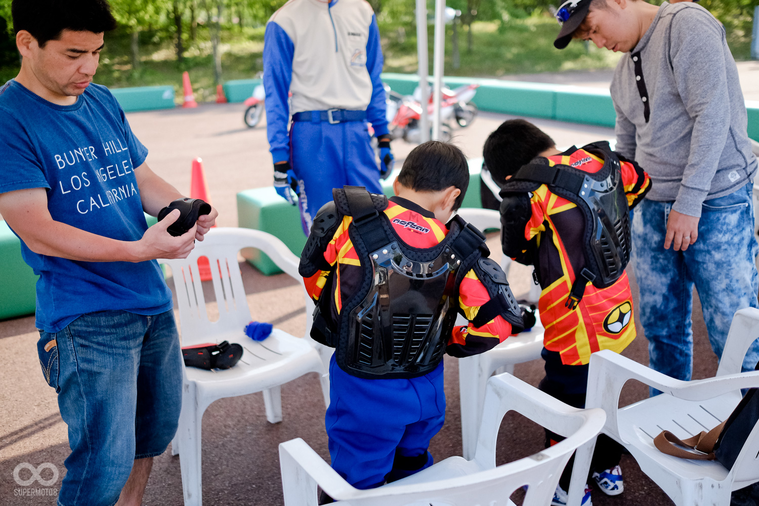 即使只是短暫體驗，安全一樣要做好，現場會一併提供護具，保護小朋友安全