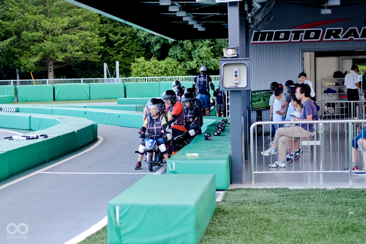 想看賽車但怕老婆小孩無聊怎麼辦?茂木賽車場都替你想好了,旁邊有非常多親子遊樂設施,就算自己手癢也可以下場玩喔