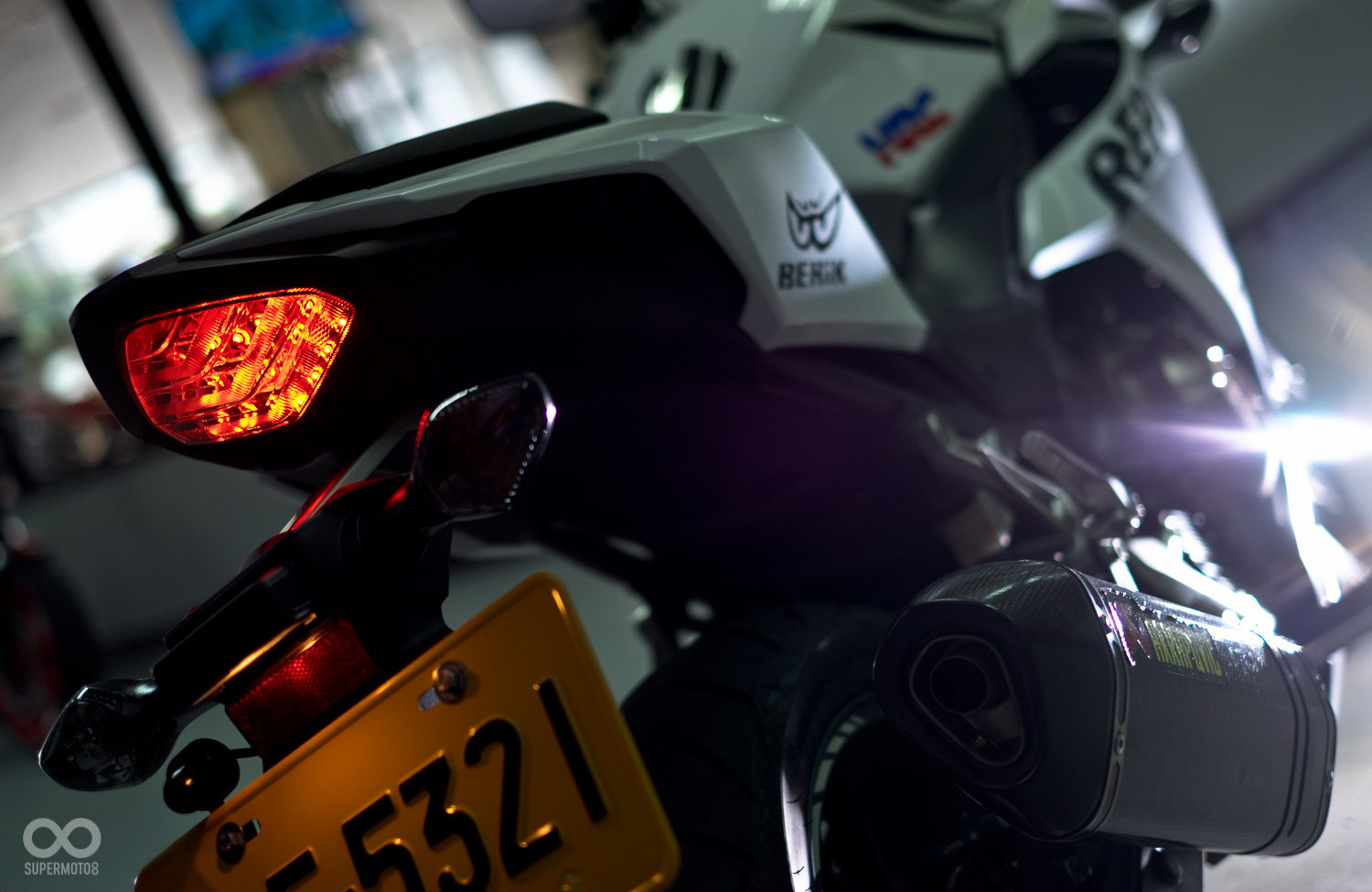 前後鏡頭的行車紀錄器，對於通勤族而言已經成為了標準配備