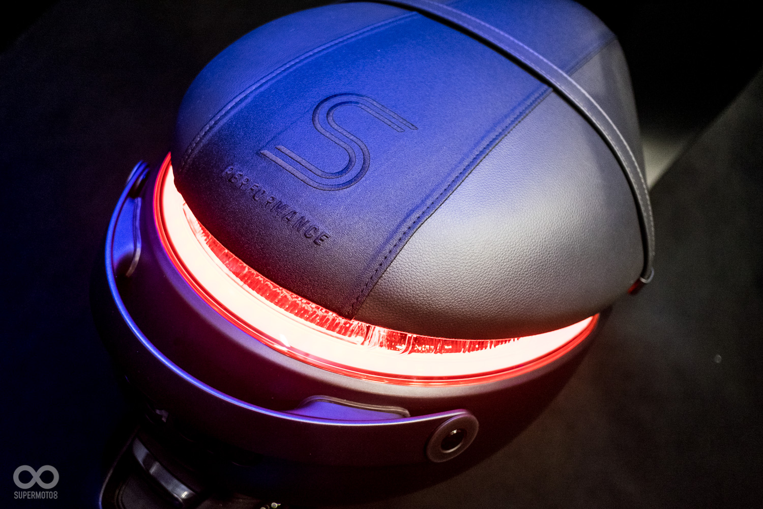 專屬的S特式椅墊，因中央使用防滑布材質，實際乘坐起來比起一般版更穩定不易滑動