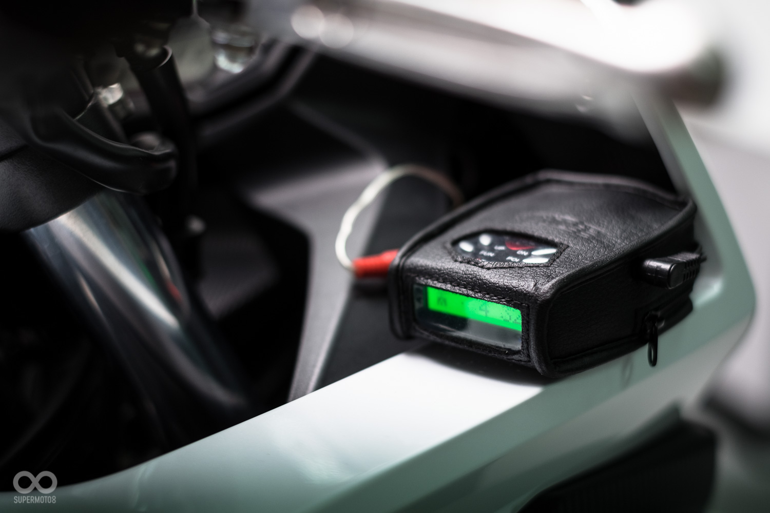 完善的通勤設備，手機架、小U、胎壓偵測器，南極星測速器更是不能少