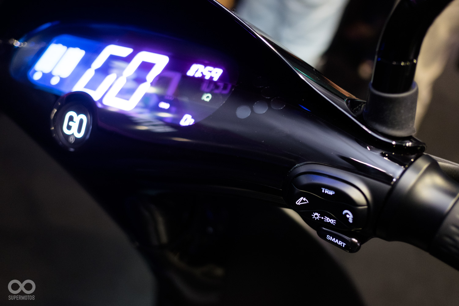 GO啟動按鈕與所有控制按鍵皆改為霧黑色