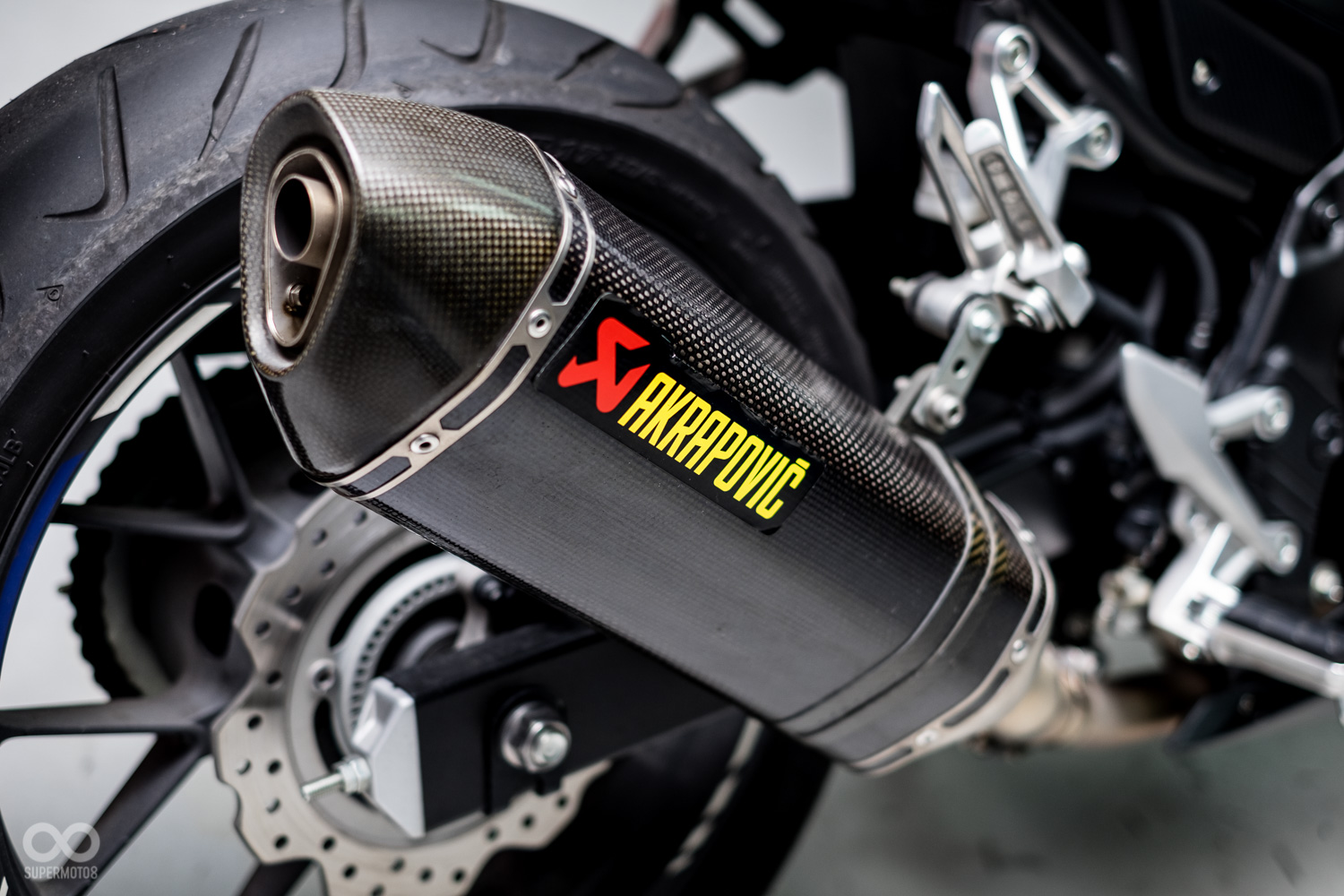 換上蠍子管之後，車尾線條變得更為動感