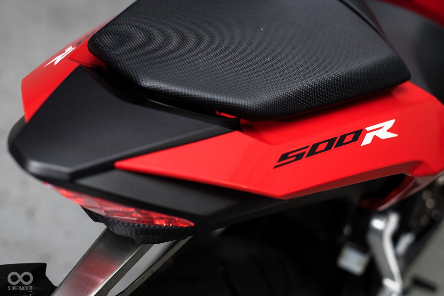 新款的CBR500R在造型上變得更為銳利，殺氣騰騰