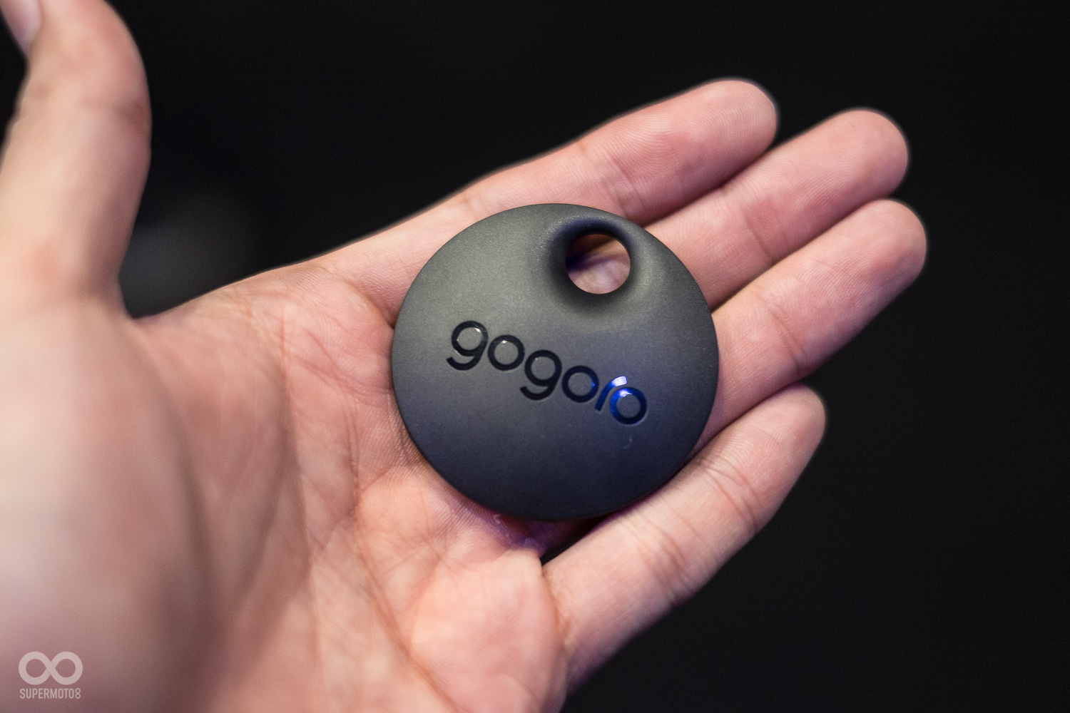 連開啟gogoro的晶片鑰匙，也換上質感滿點的黑