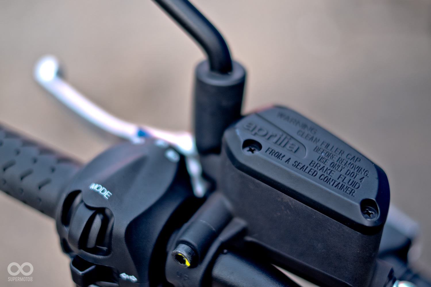 兩側拉桿都具備四段的距離調整,離合器與上一代同樣採用油壓式的設計