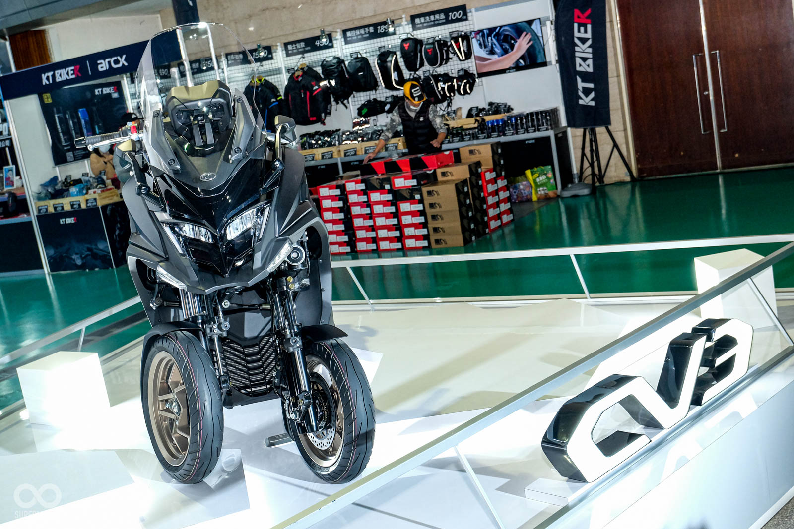 超帥氣的三輪跨界羊KYMCO CV3也實車現身展場