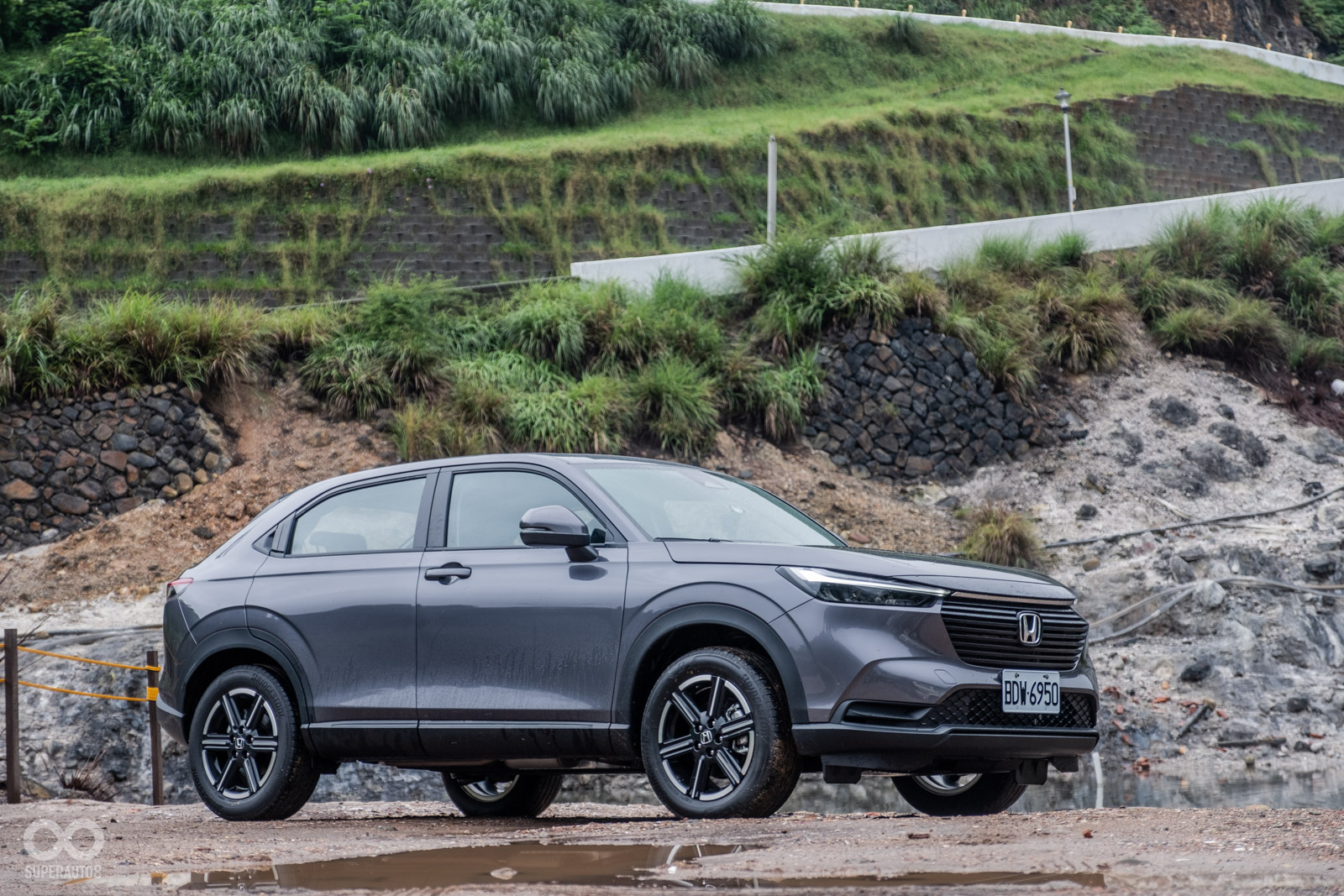 本次試駕主要以S+勁化版為主,深色車上較難看出黑色水箱護罩的效果