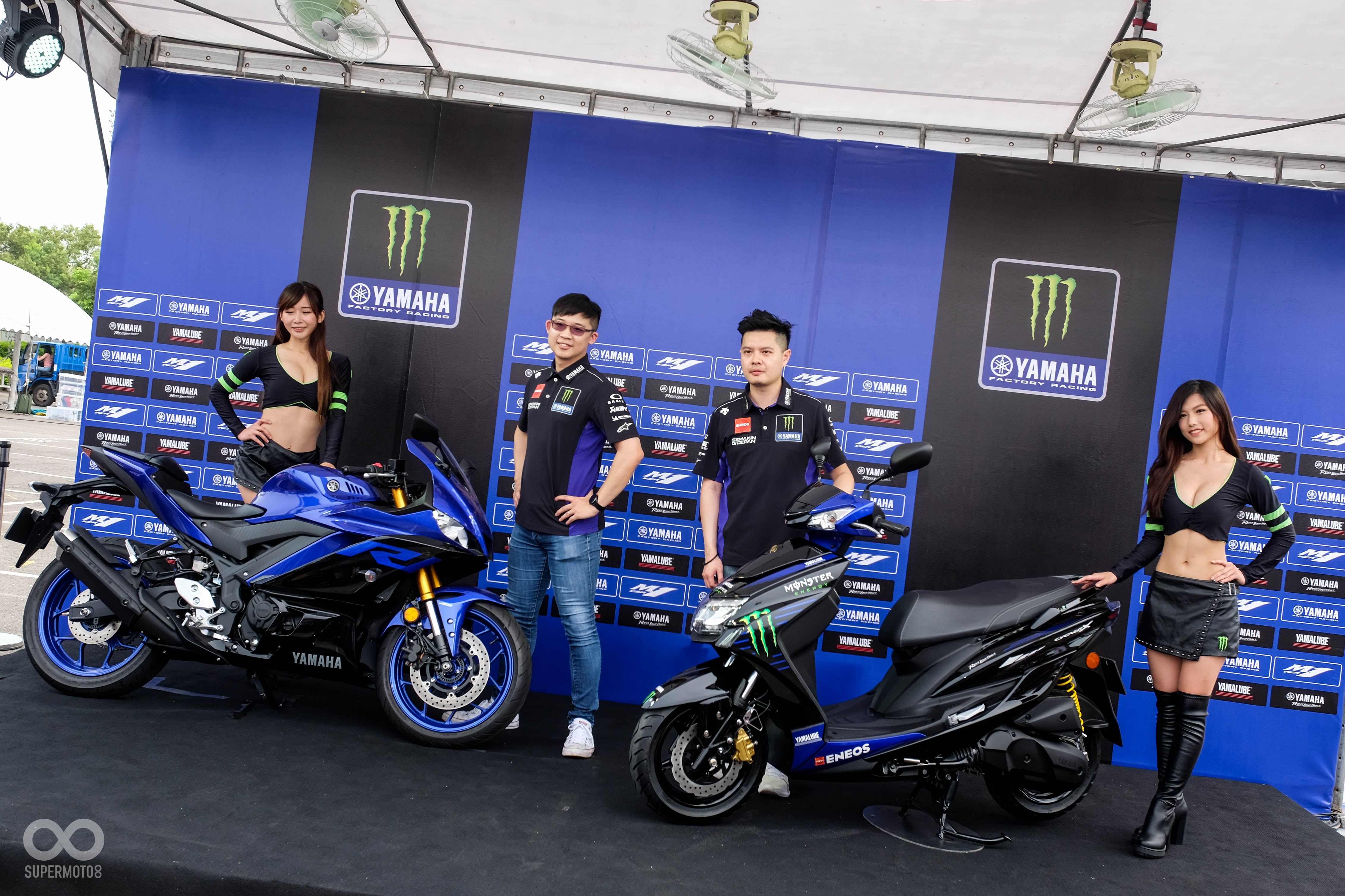 神秘車款果然如網友們所預料,是換上Monster Energy MotoGP廠隊塗裝的CYGNUS-X五代特仕車
