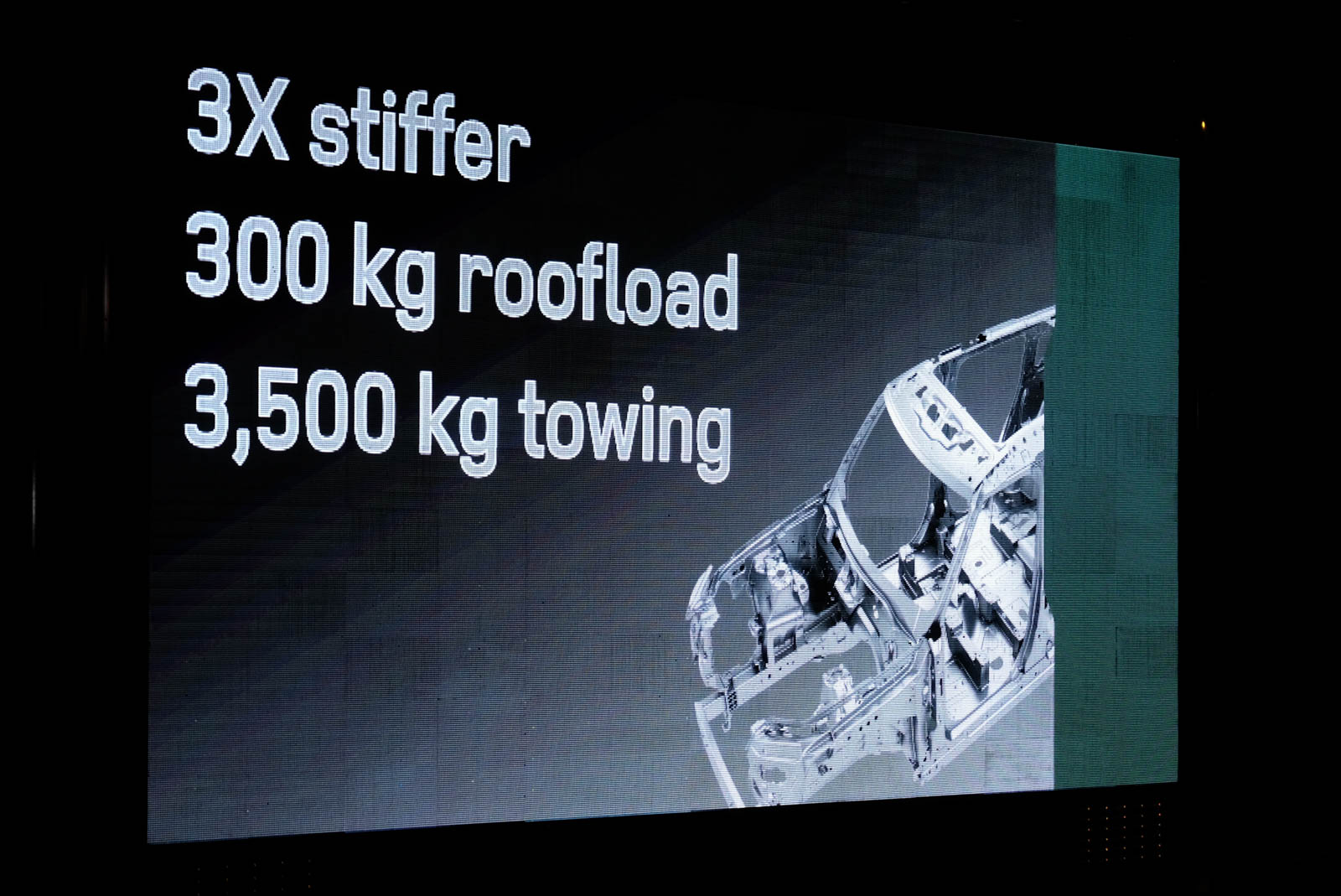 全新的承載式D7x鋁合金車體,剛性提升3倍之多