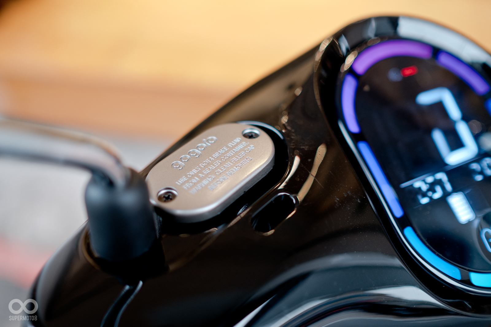 鈦銀色油杯蓋則是在科技感十足的龍頭上增添幾分優雅