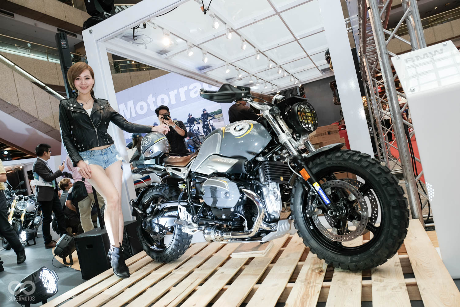 現場也展出了由R nineT Pure作為基礎所打造的手工車