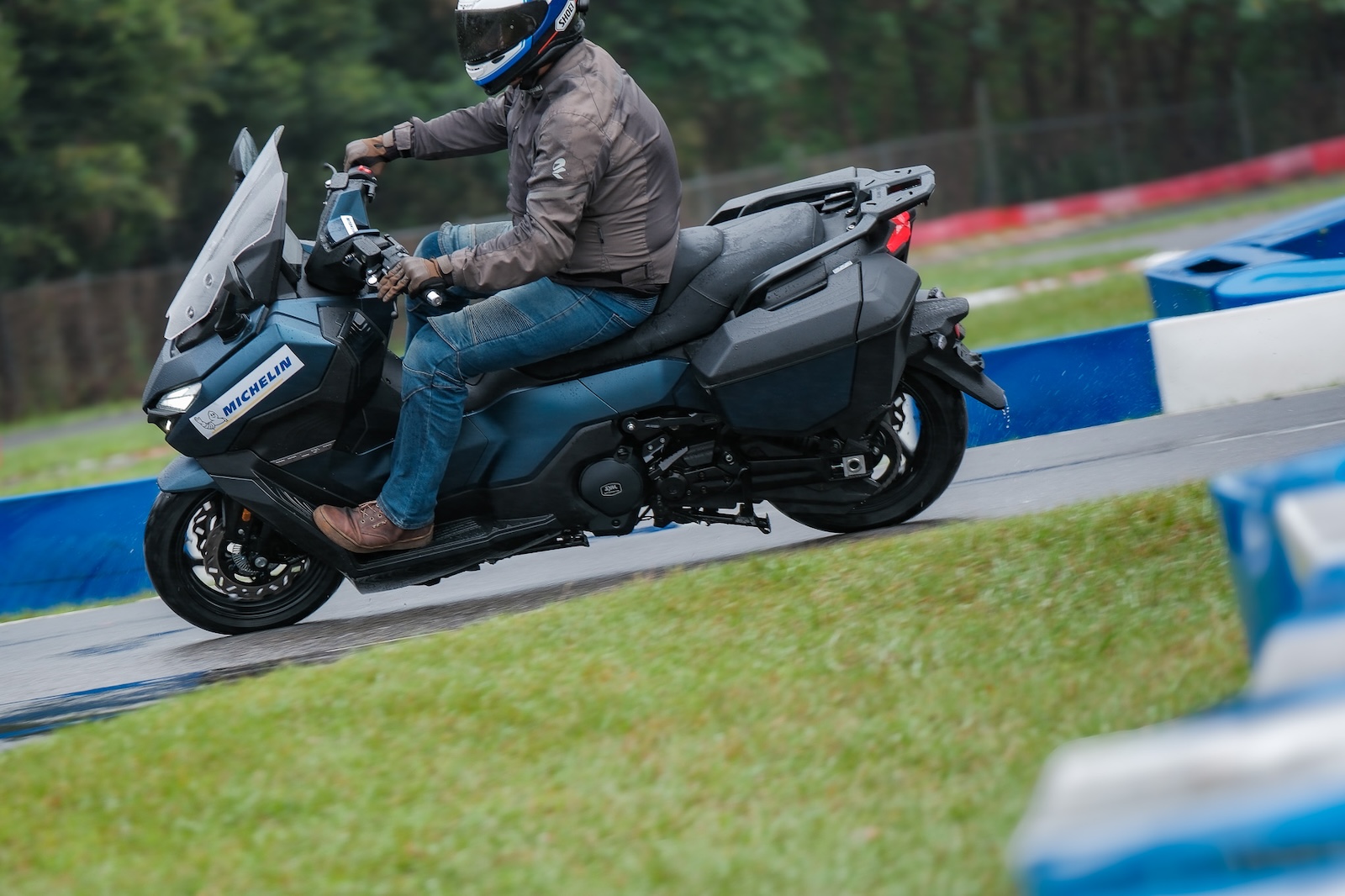 TTLBT的休旅風格在大魯閣的小彎角裡略感彆扭,不過高速重煞車的安定感,還是能體會到Power Shift的強大之處