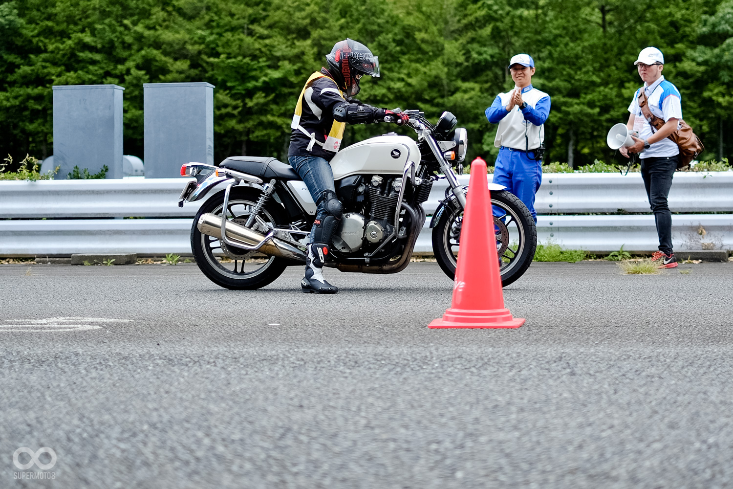 場地路面更是超水準,完全沒有因是訓練用所以隨便了事,不知為何看了居然有股莫名感動