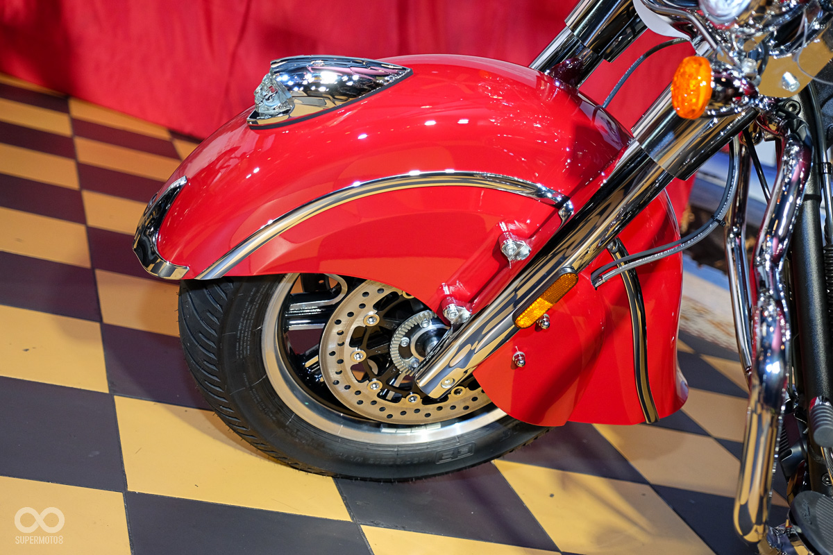 此用前雙碟設計,並且附有ABS煞車防鎖死系統,大面積的土除能有效的阻擋泥水噴濺