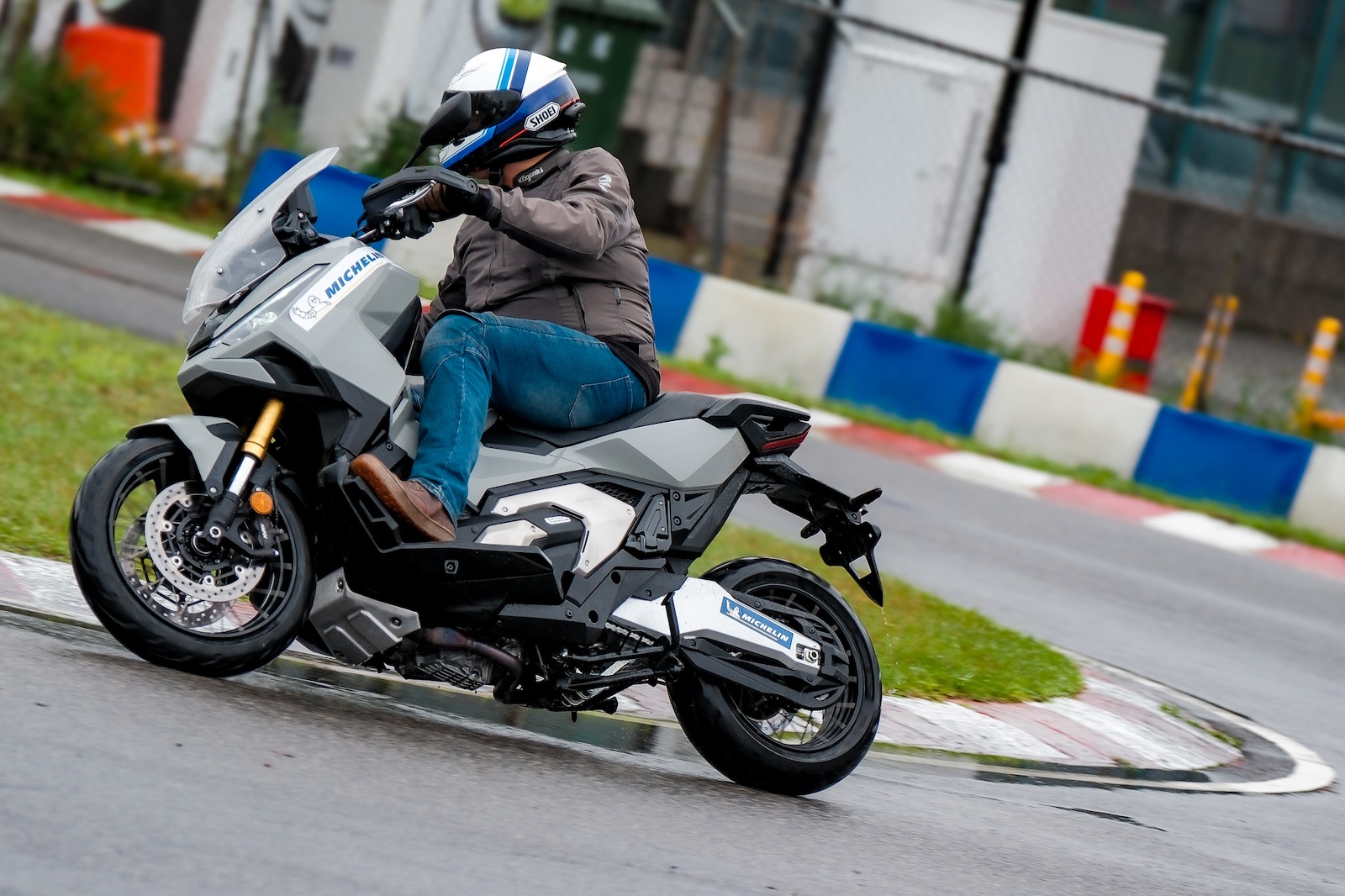 換騎X-ADV和FORZA750等運動速克達後,Power Shift在路面回饋和操控信心方面的優勢更為明顯!