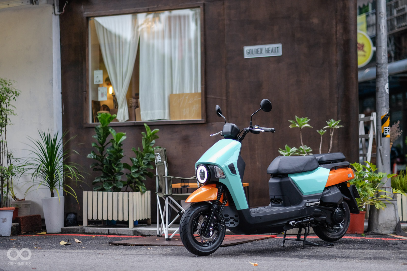 長軸距流露一絲商用氣息，但全新的外型設計讓4MICA看起來與商用車非常不同