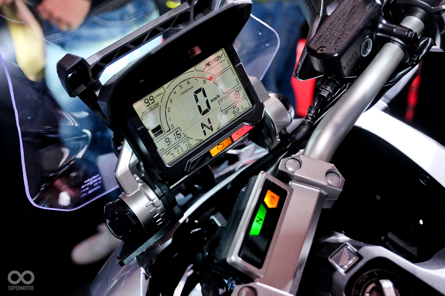 儀錶板風格與CRF車系非常相像