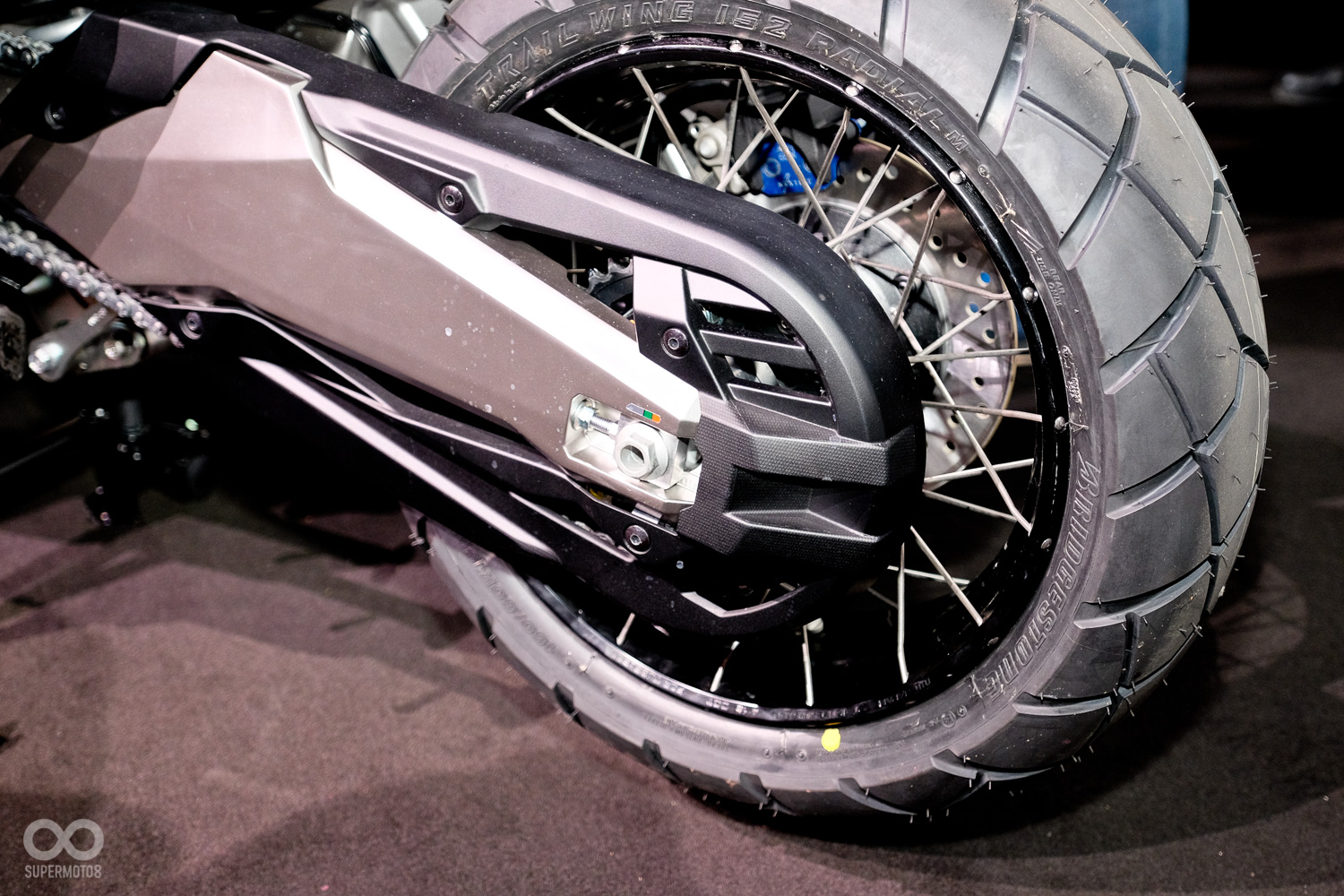 越野車鋼絲框當然不能少