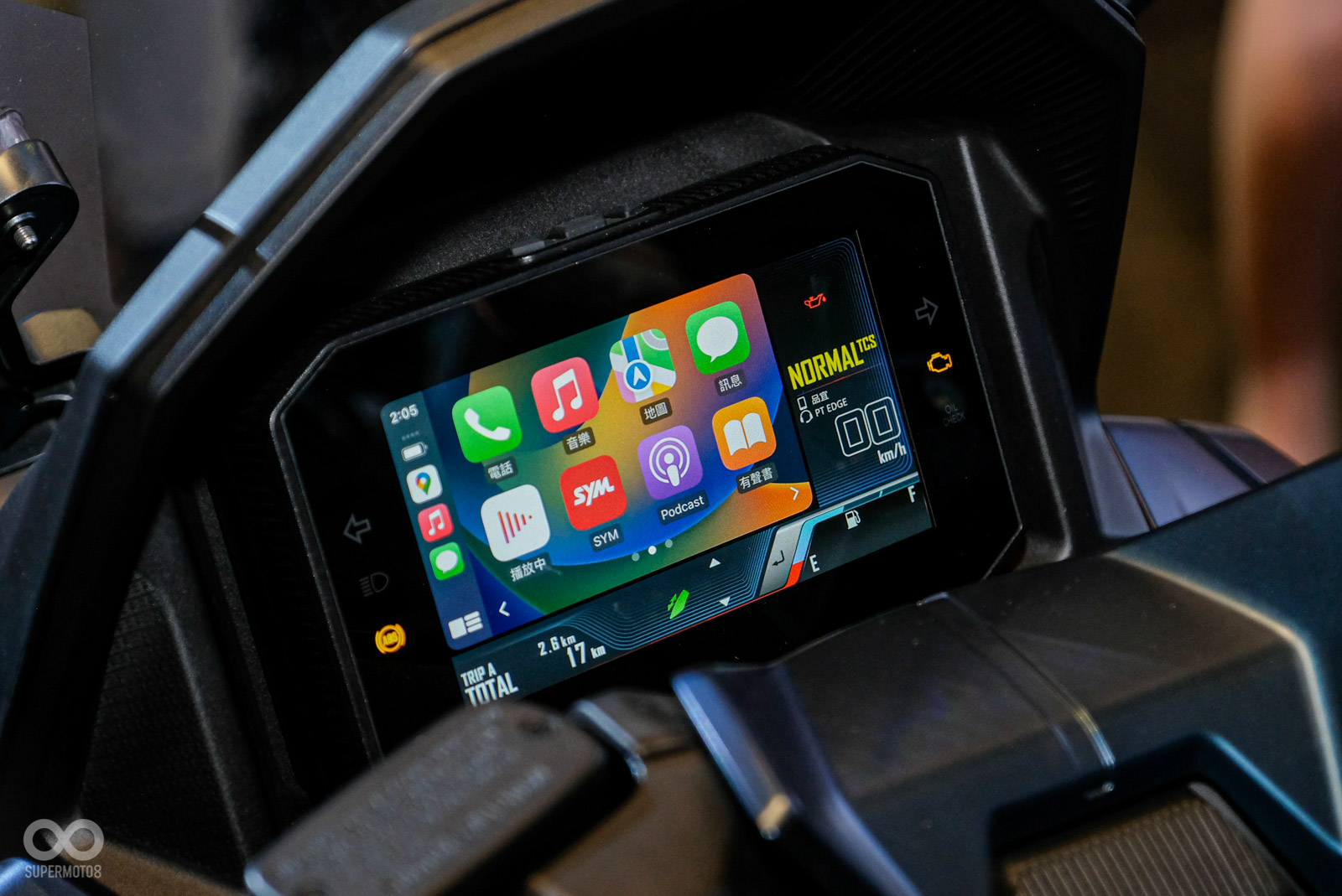 TTLBT採用7 吋 TFT 觸控儀表板,內建無線APPLE CARPLAY