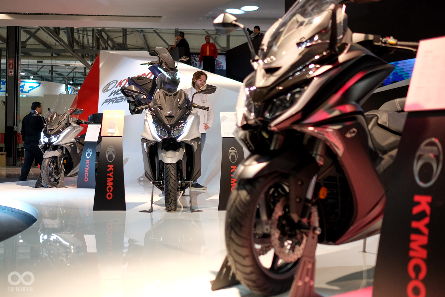 無論在海內外都相當熱銷的新世代指摽性產品AK550在現場也有多輛實車展示