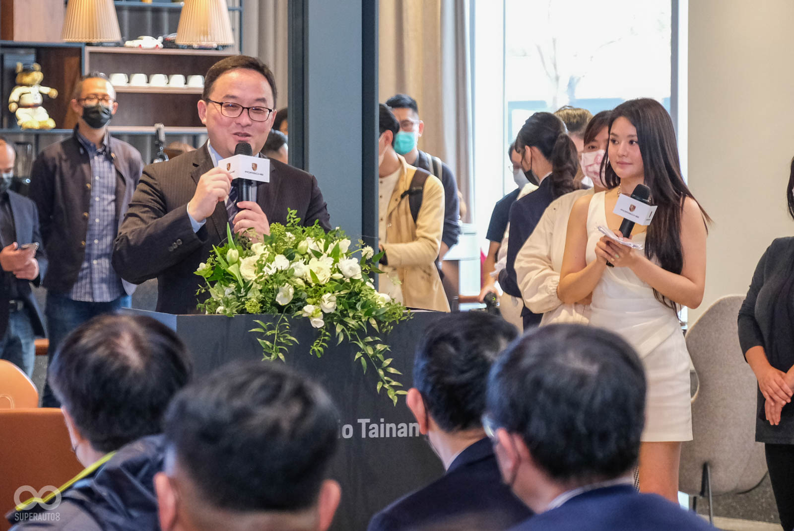 台南市長黃偉哲（上圖）；尚騰汽車集團執行長吳睿弘（下圖）一同出席開幕活動