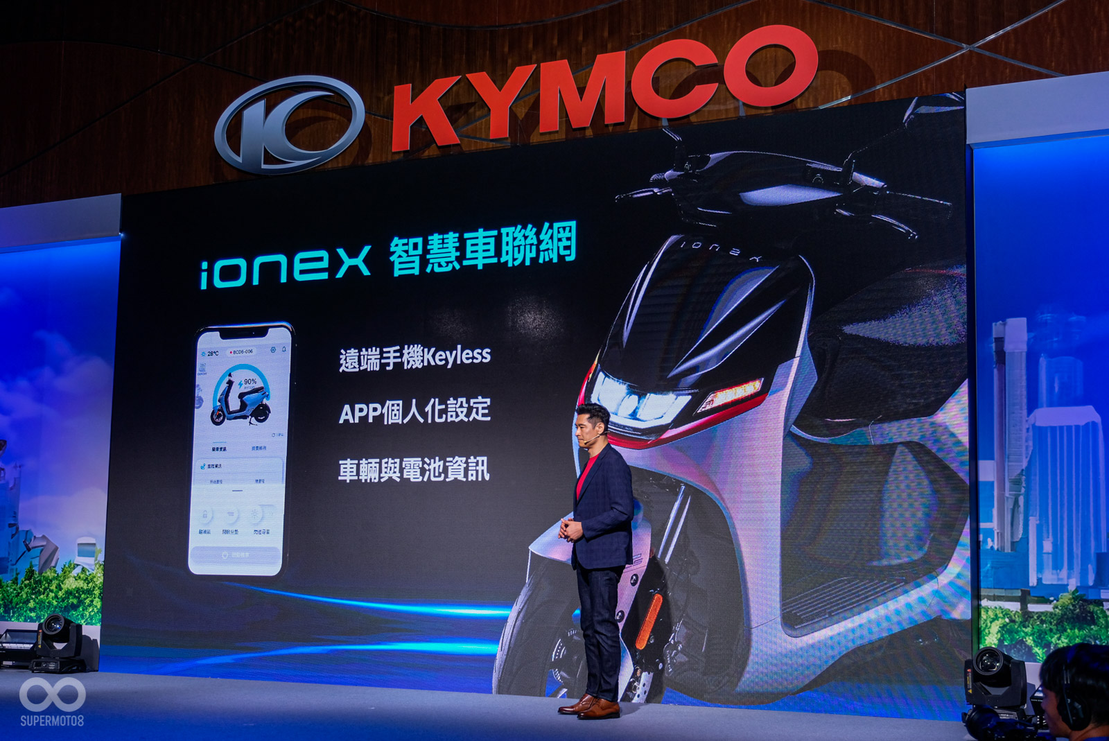 搭載Ionex智慧車聯網功能,具備有遠端手機感應Keyless等功能