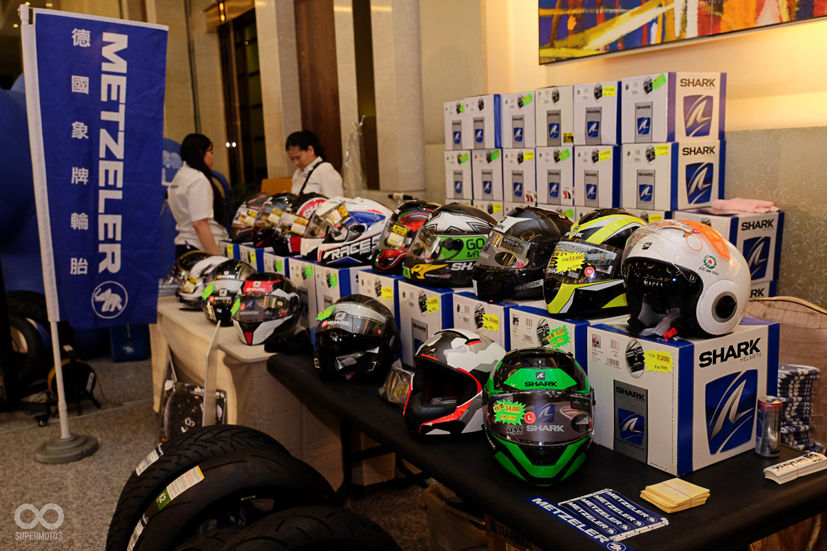 L99在MotoGP的安全帽合作夥伴,SHARK也到了現場