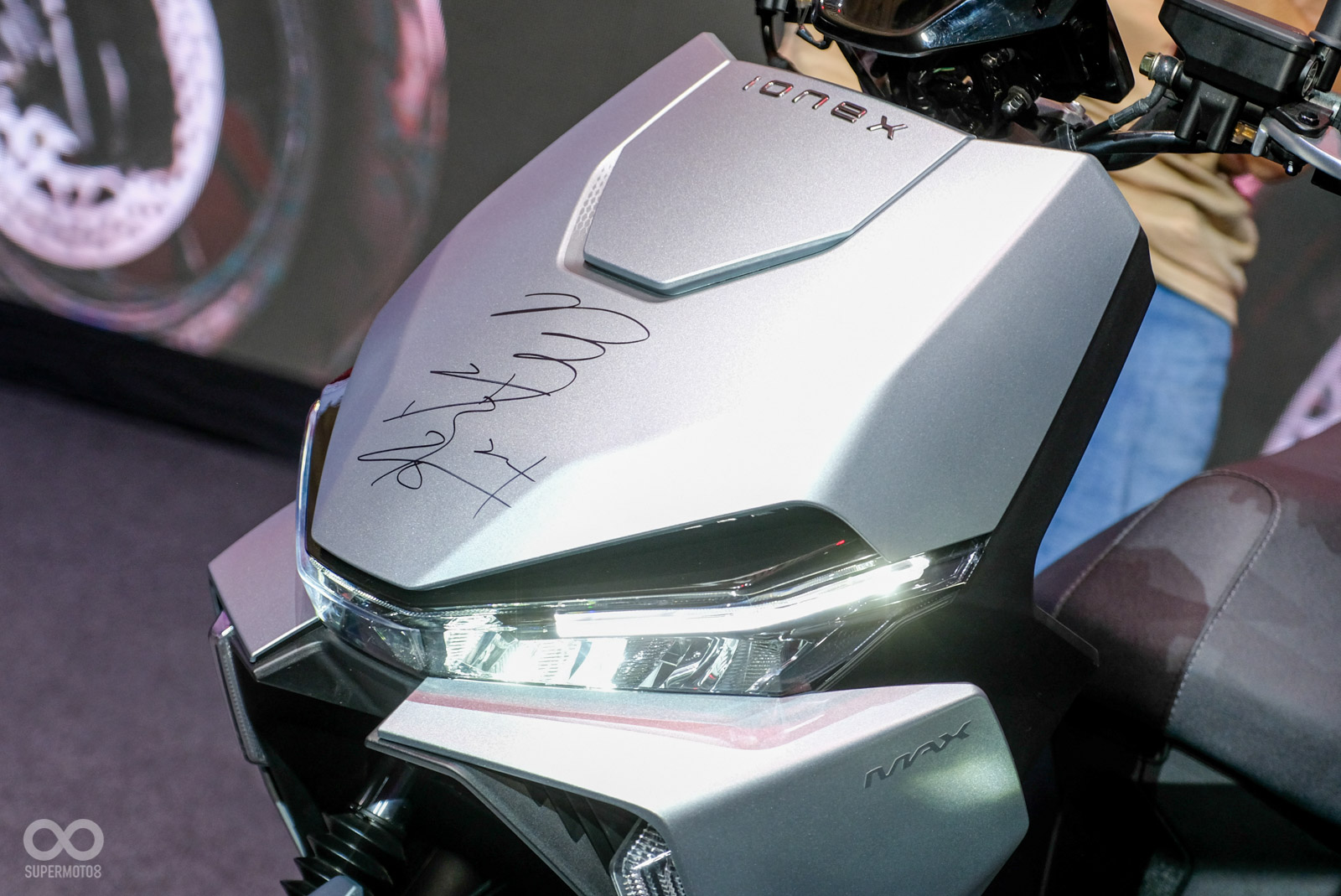 還記得MiG 9 發表會的簽名公益車嗎?今天光陽宣布捐出100萬,給高雄當地學校棒球隊!