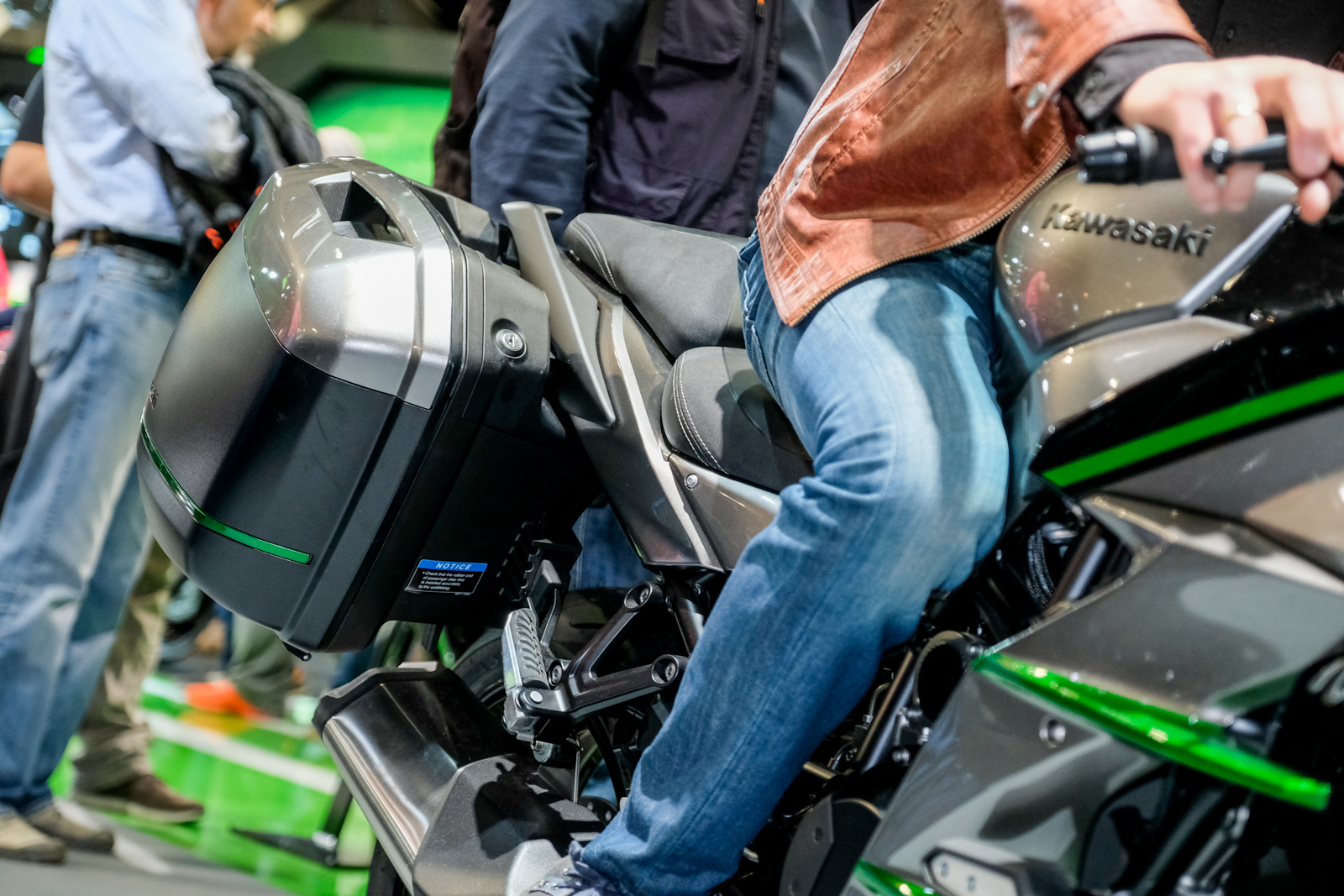 作為猛獸級旅跑車，旅行箱絕不可少