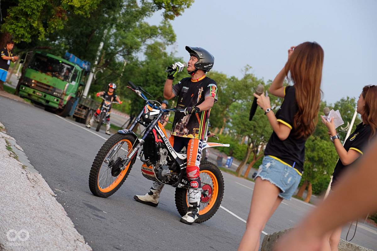 車神一現身,現場立刻爆出如雷掌聲