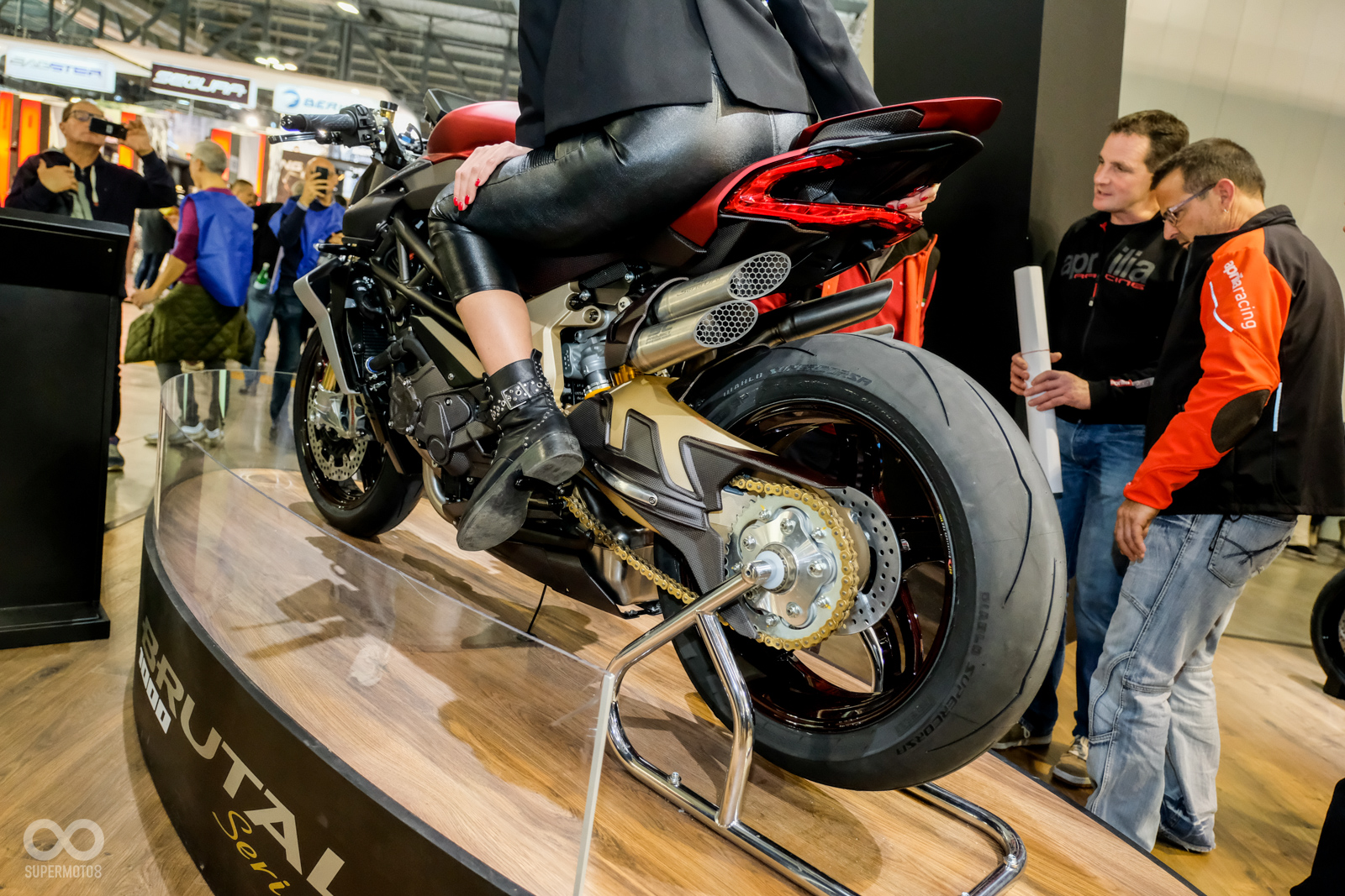 筆者相當喜歡MV Agusta Brutale 1000 Serie Oro銳利的車尾造型