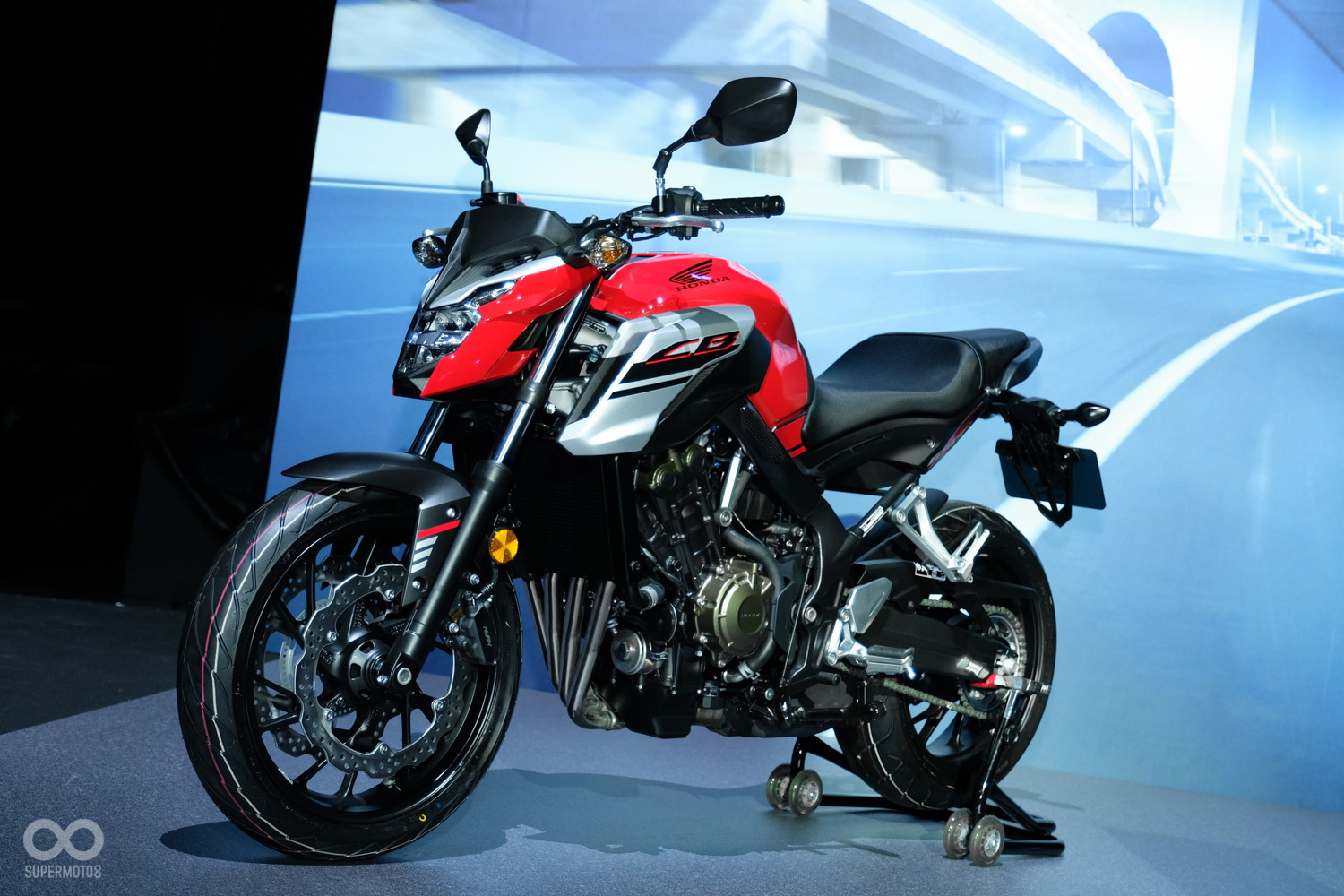 新一代的CB650車型更為纖細銳利,造型上也更動感