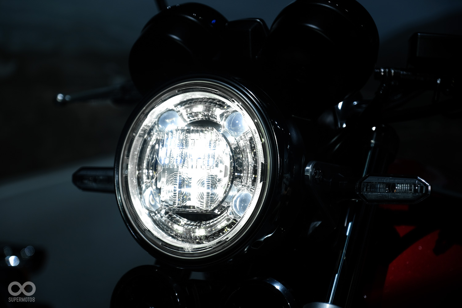 外觀看似復古,實質上卻是相當現代化的全LED燈具