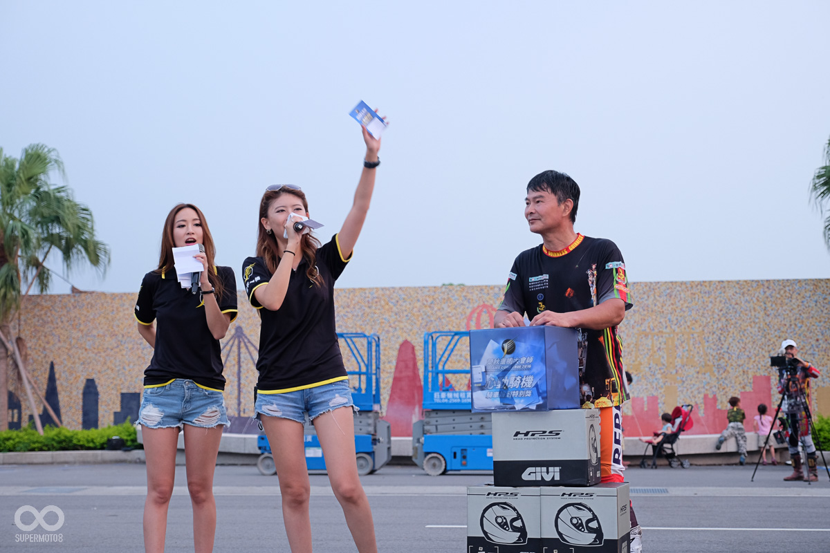 主持人是近期人氣相當高的思樂兵二人組