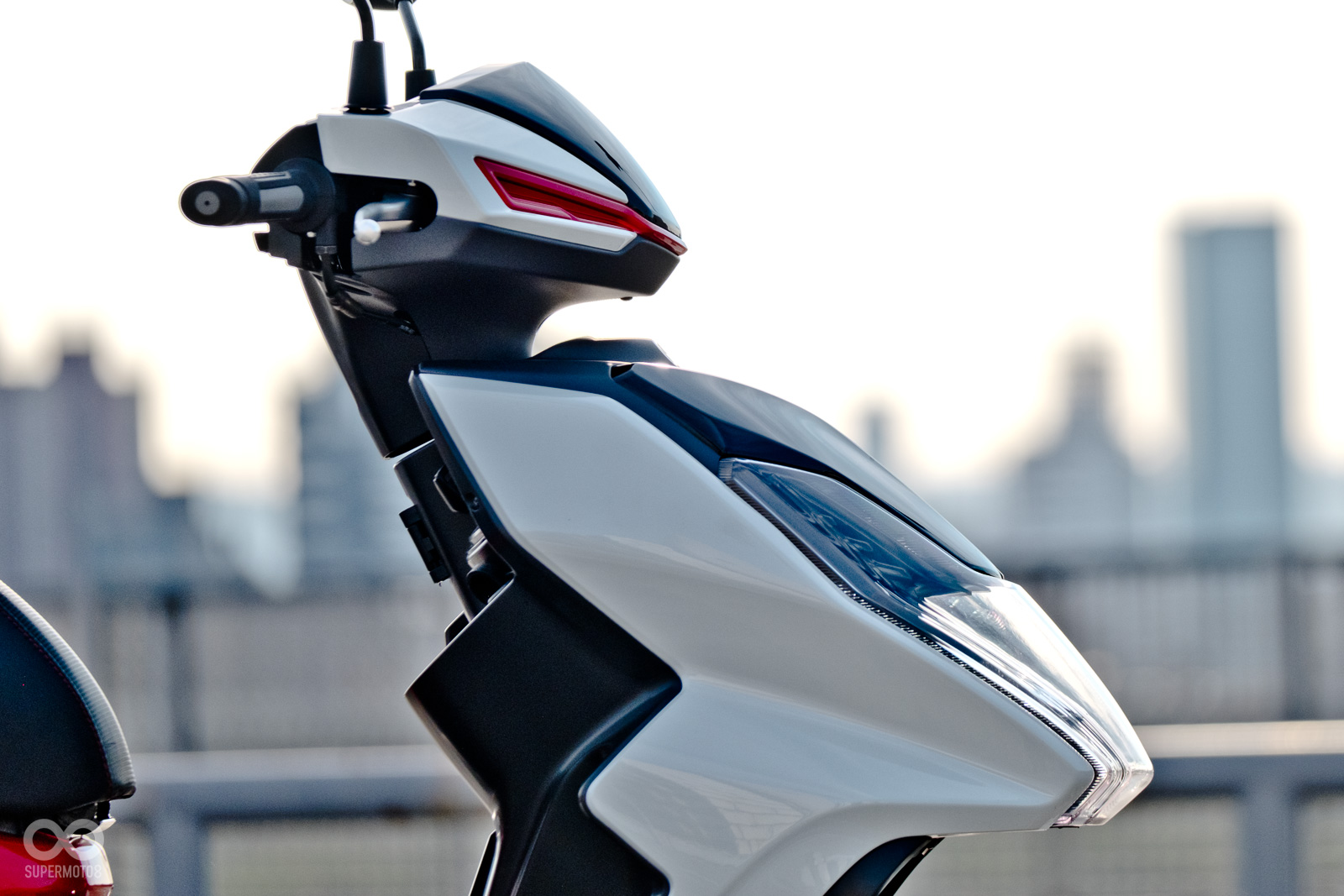 充滿肌肉感的歐風車身線條，讓FNX有著不同於市面上其他車款的設計語彙