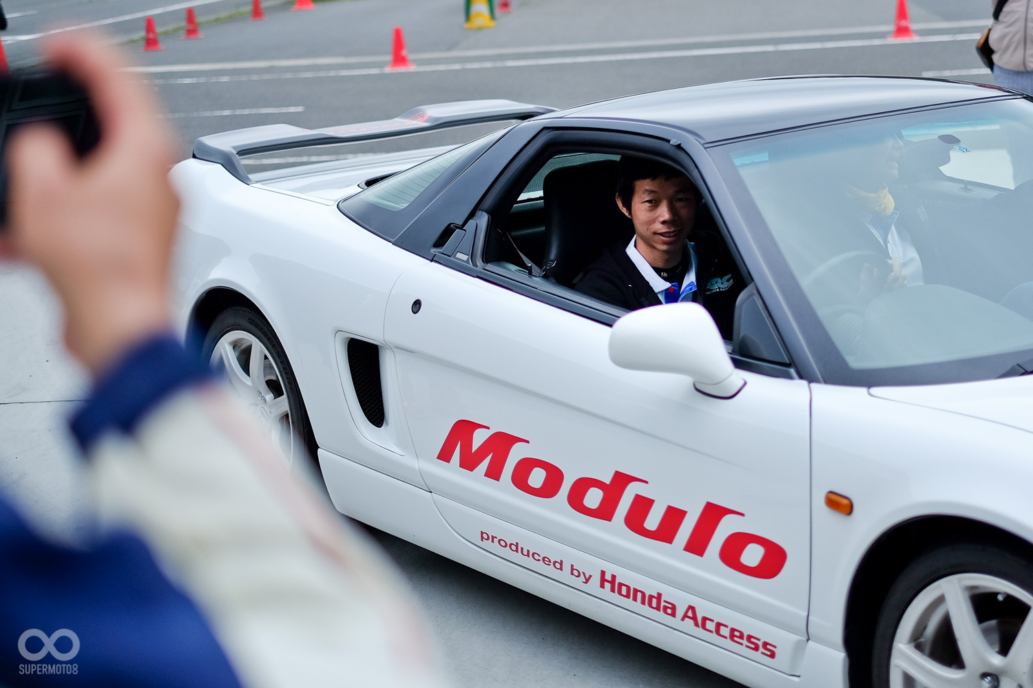 別以為只有機車,現場日本教練用經典的NSX帶大家體驗超跑衝刺飄移的快感