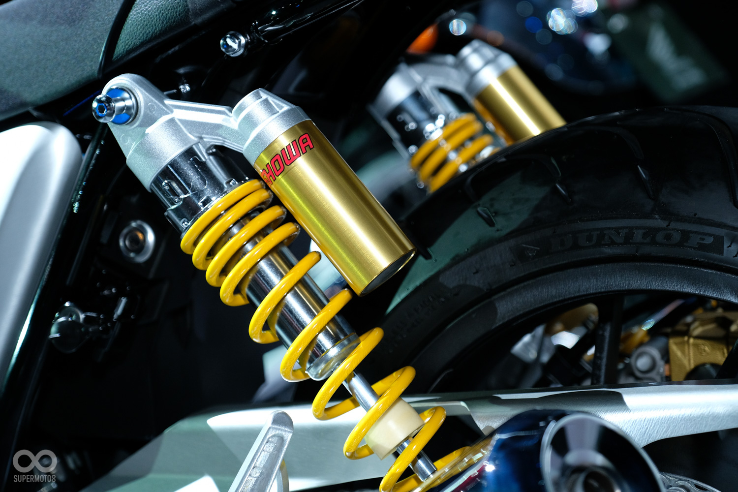 後懸吊搭載SHOWA預載阻尼可調掛瓶避震