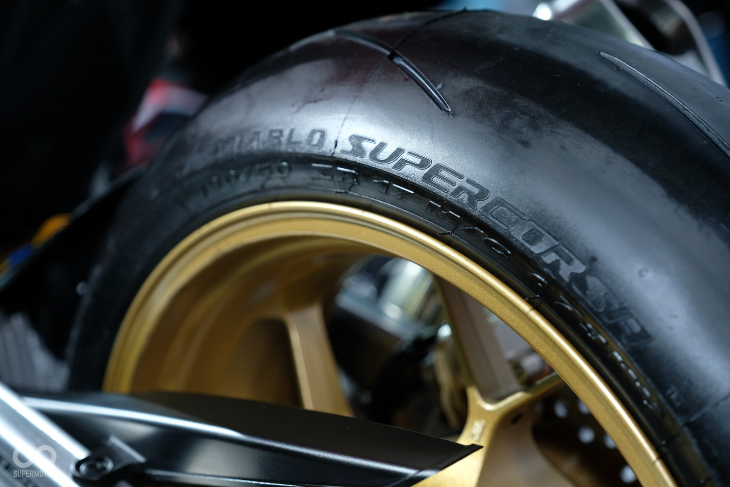 輪胎則是大家都相當熟悉的大閃電SUPERCORSA