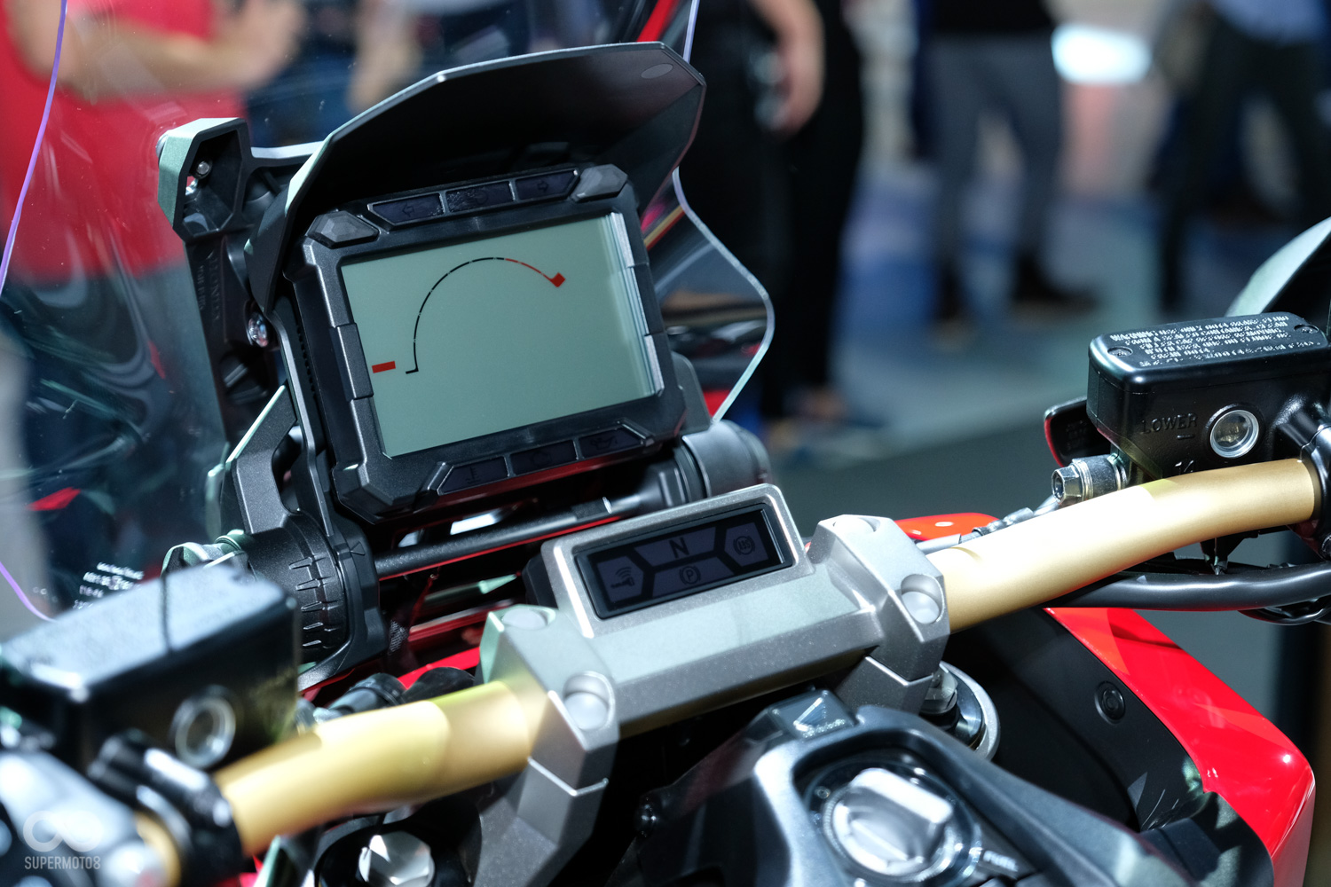 越野風的全LCD液晶儀表板