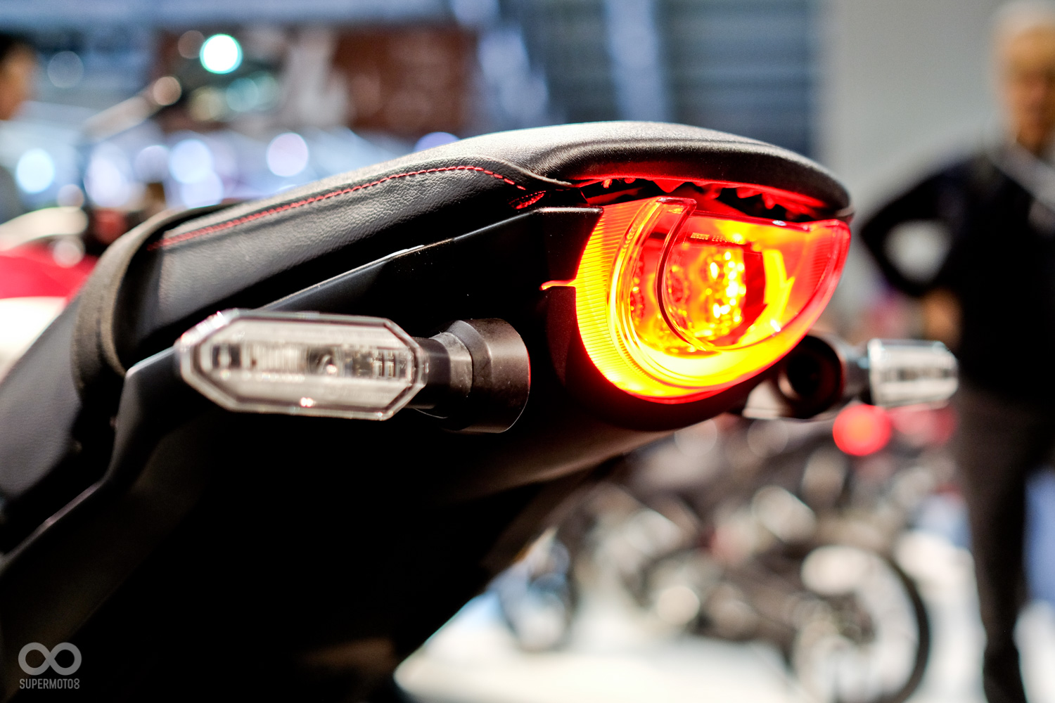 尾燈也採LED設計,U形的樣貌辨識度相當高