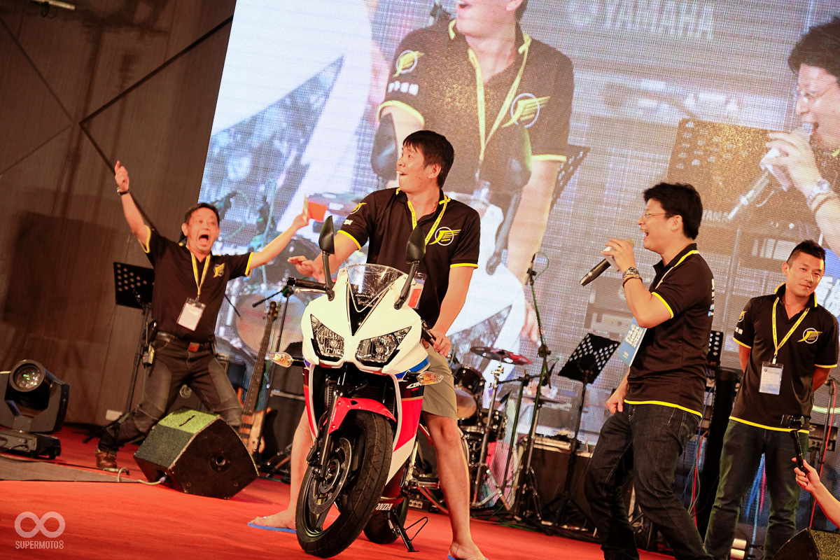 第二位車主信心滿滿的跨上車,怎知天意弄人車不是他的...